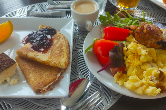 Картинка сніданок в готелі